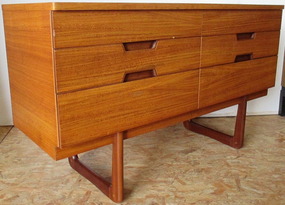 Dresser Uniflex by  Hoffstead