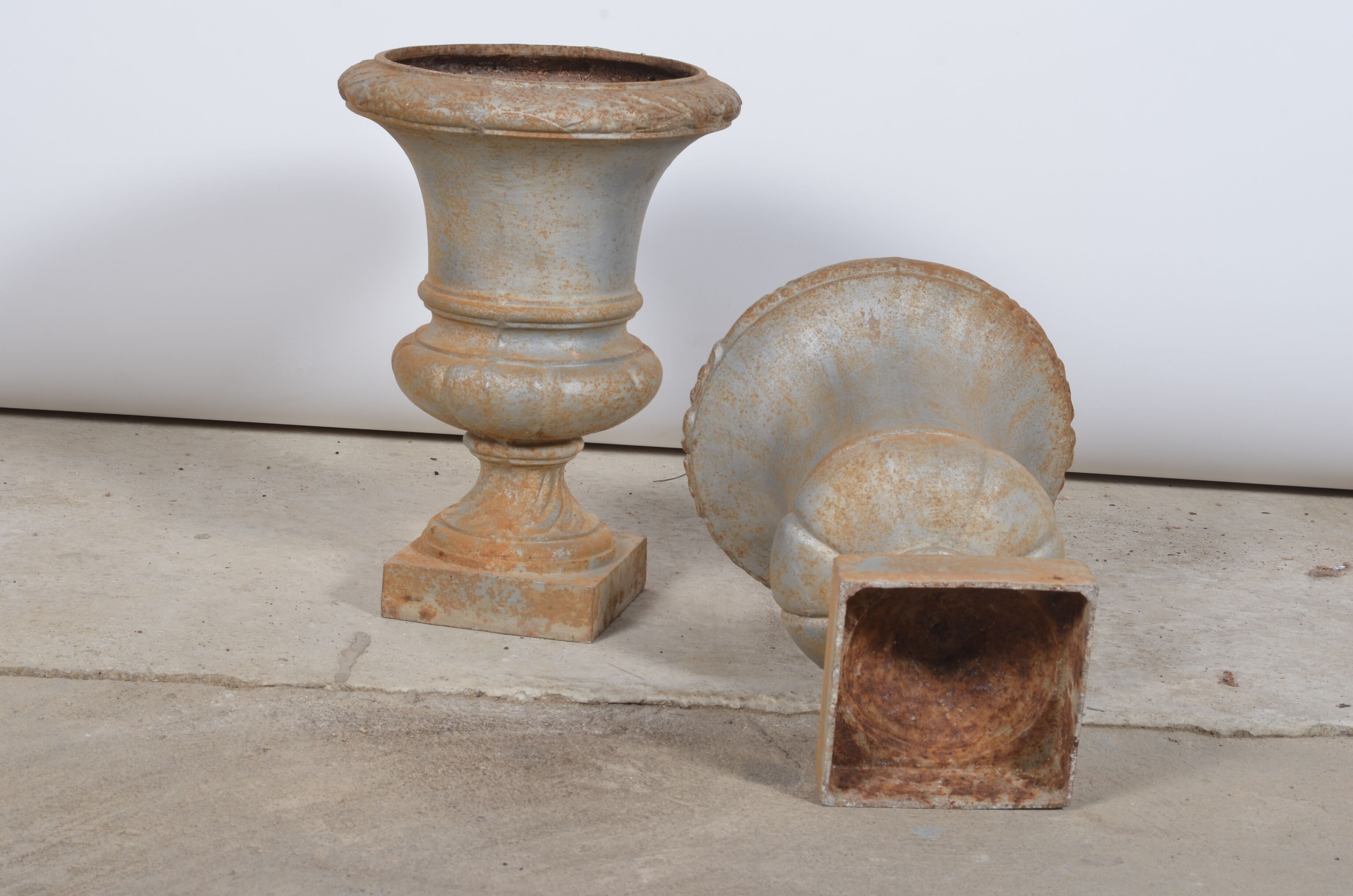 Paire de vases Médicis en fonte