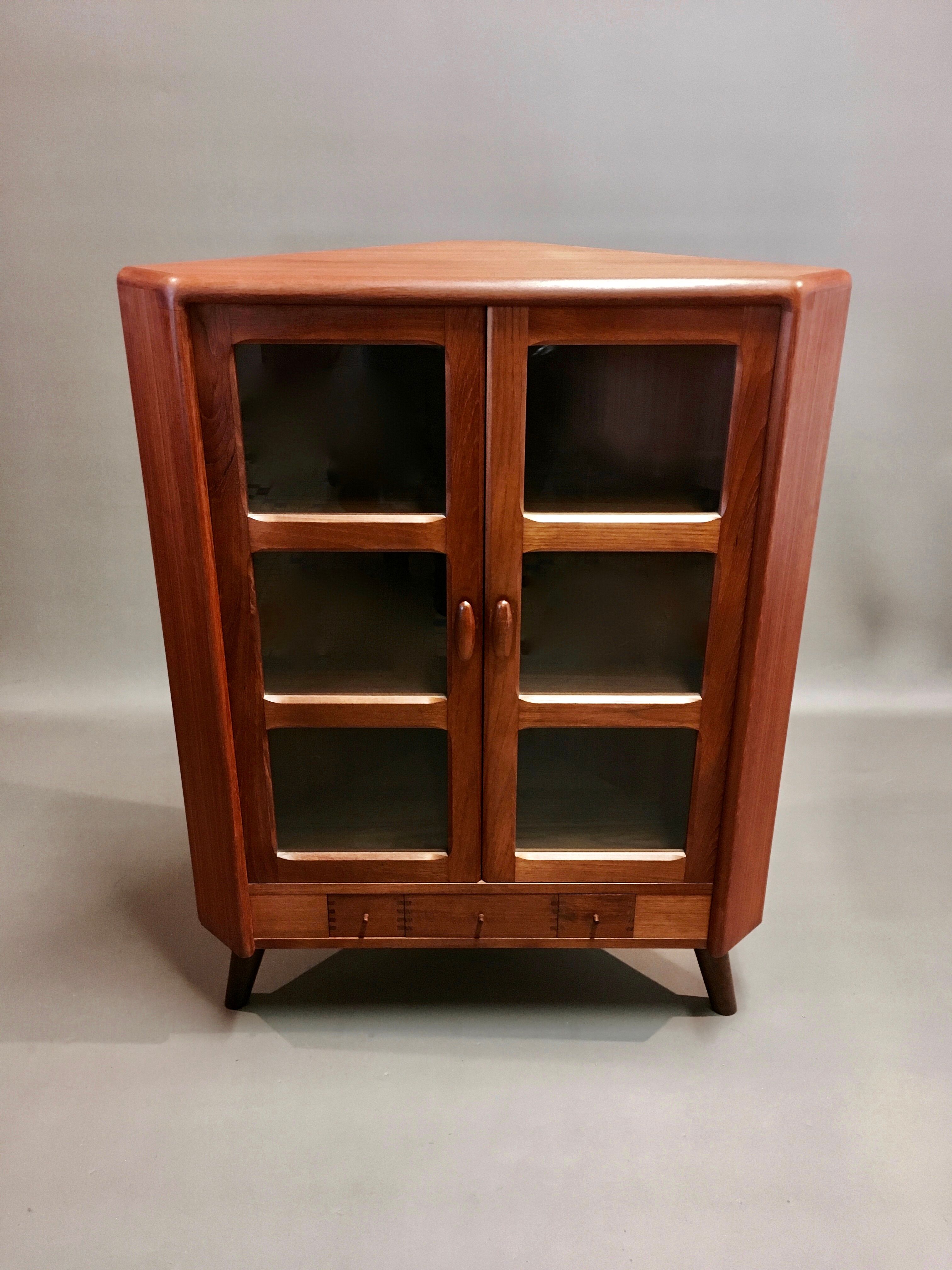 Scandinavian corner tingk 1950