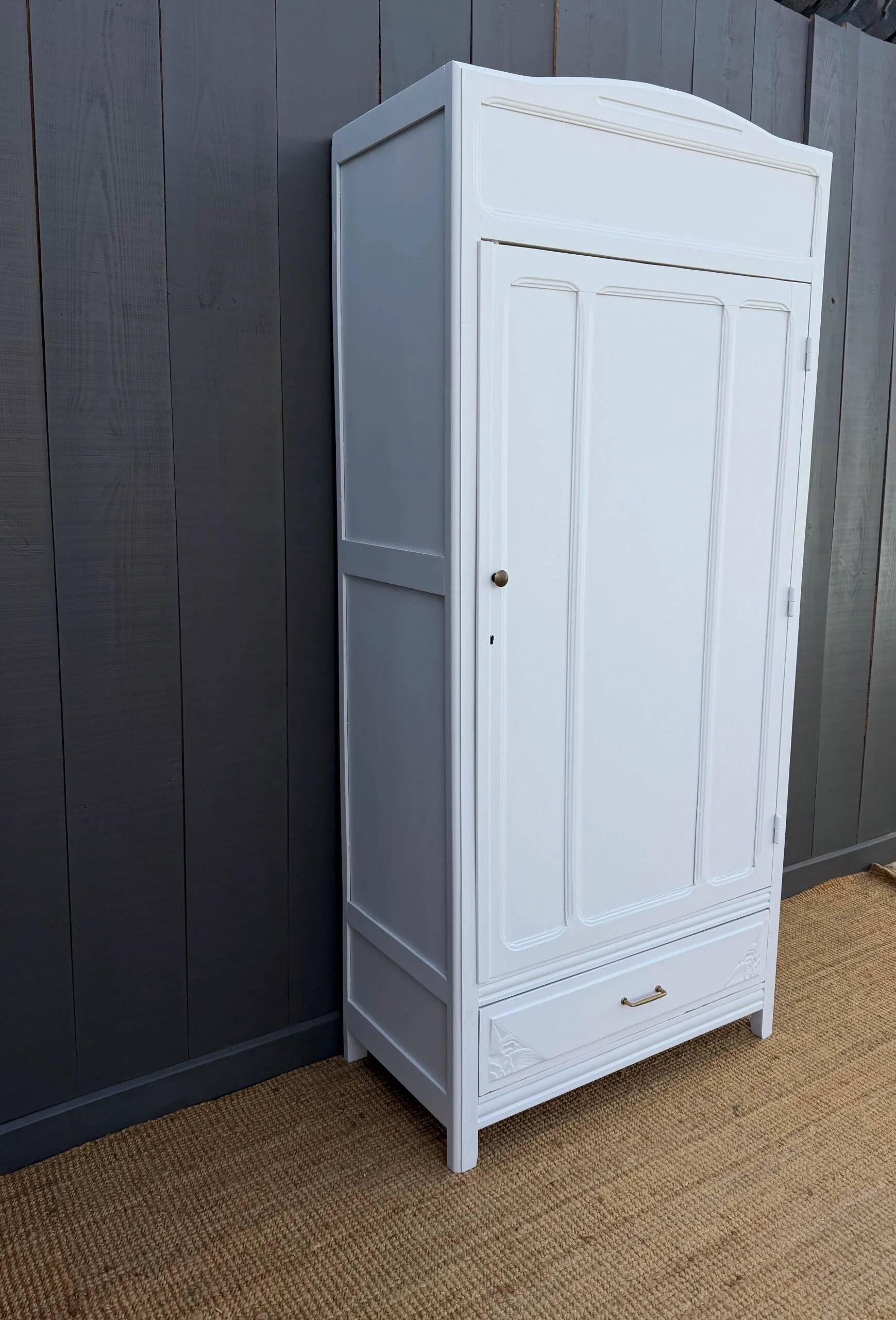 Armoire parisienne