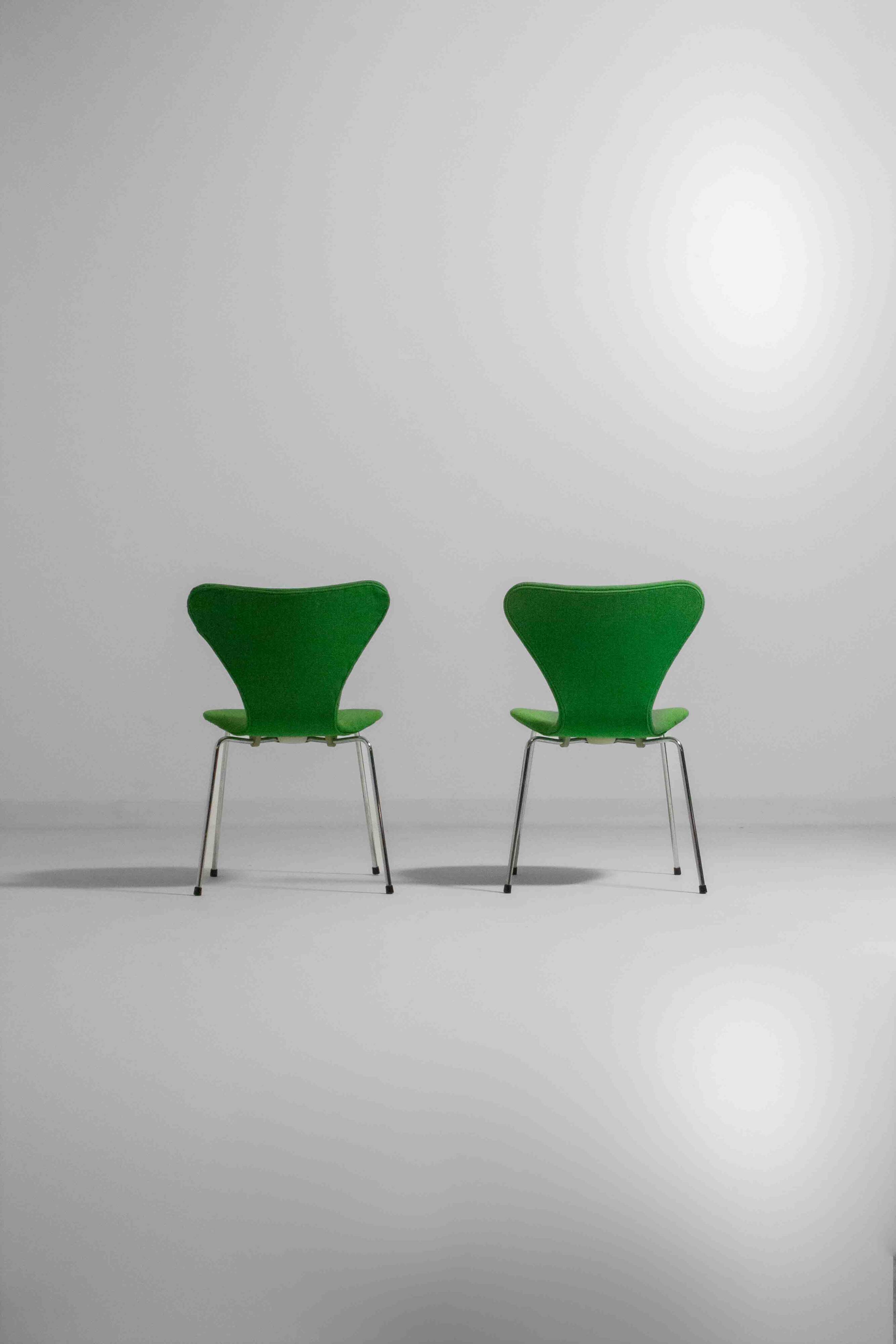 Set of 4 Fritz Hansen butterfly chairs in deep green fabric, 1980s