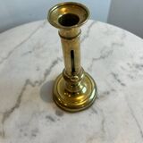 Bougeoir ancien en cuivre à bouton pressoir