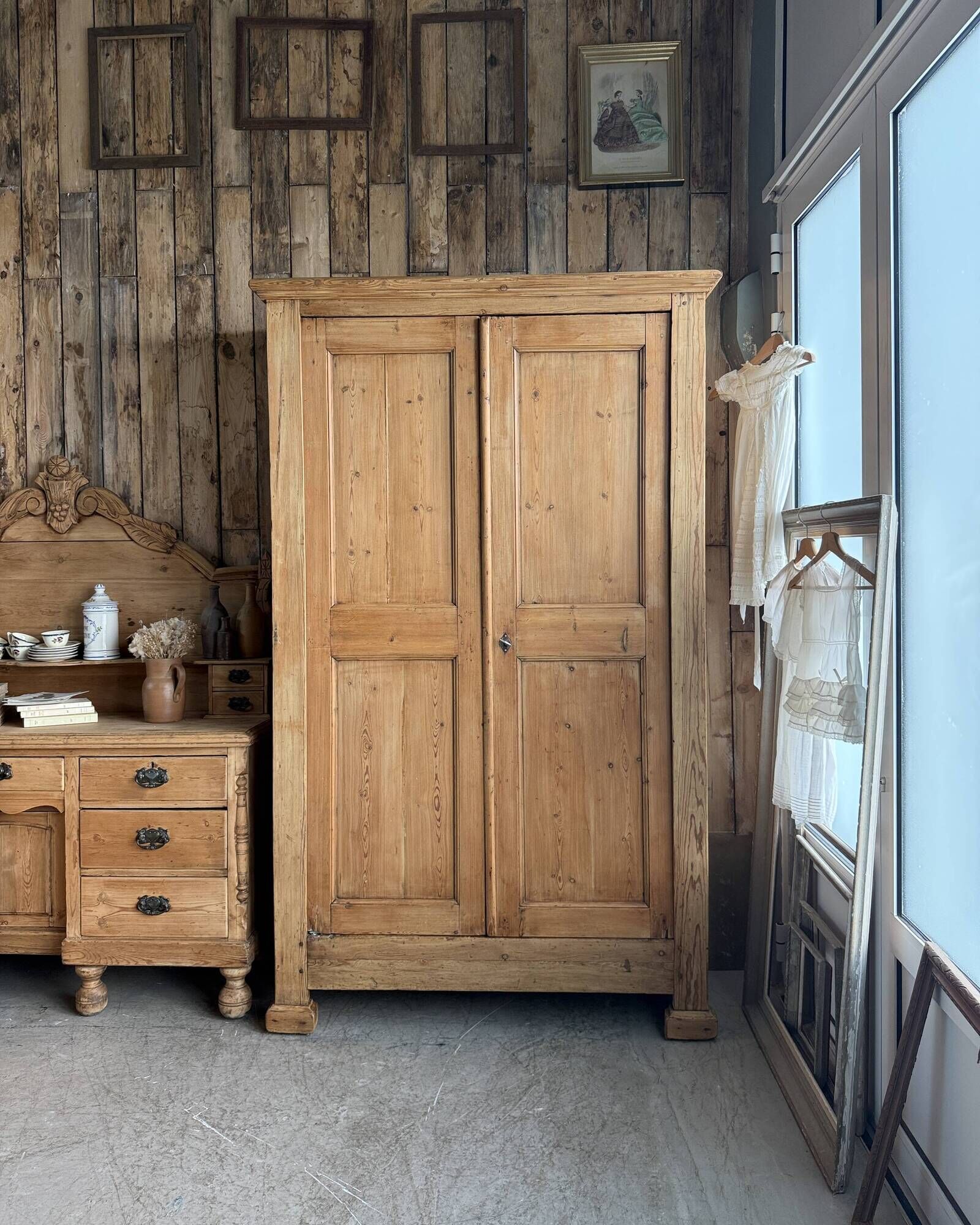 Armoire lingère ancienne en pin massif (rénovée)