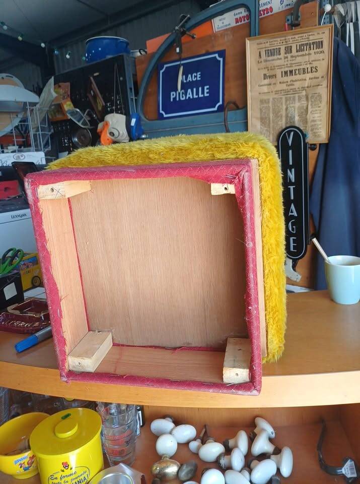 60s/70s furry pouf stool