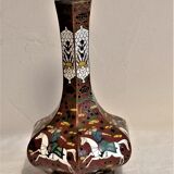 Partitioned Asian vase with Persian decoration. Vintage.