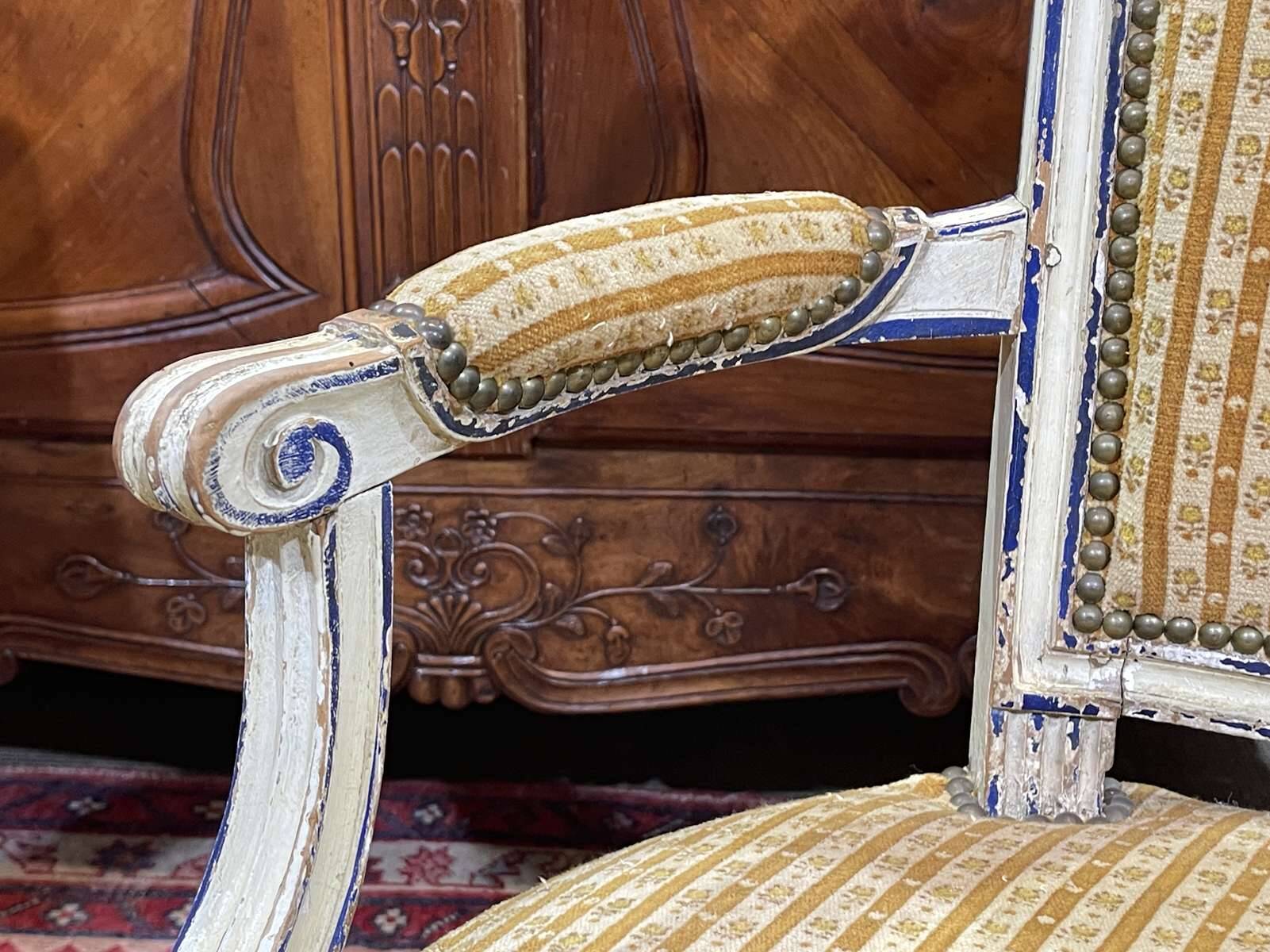 Paire de cabriolets d'époque Louis XVI en hêtre