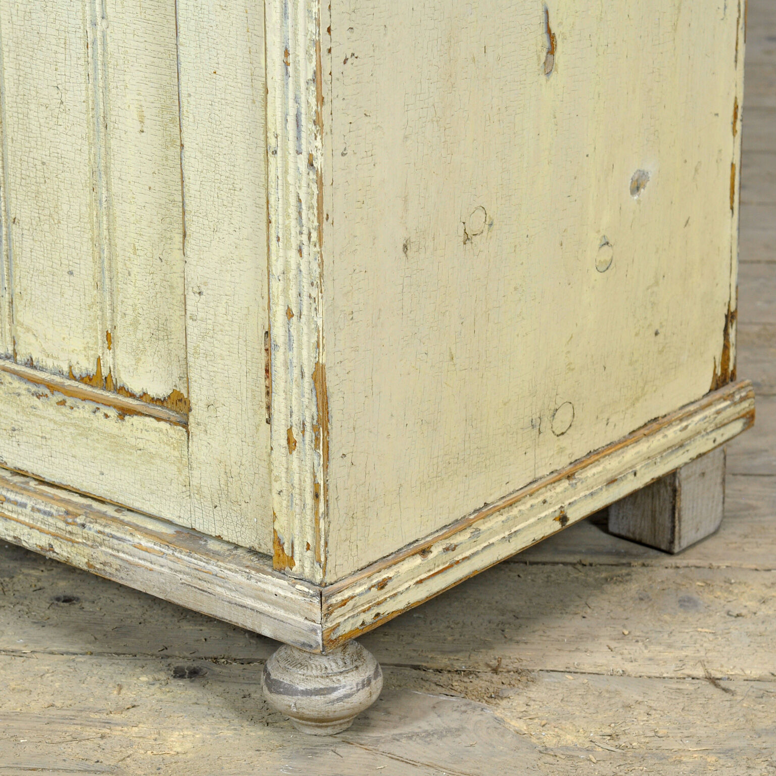 Buffet en pin ancien, vers 1910