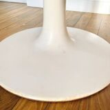 Adjustable tulip foot table
