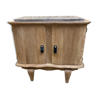 Chevet, meuble d’appoint