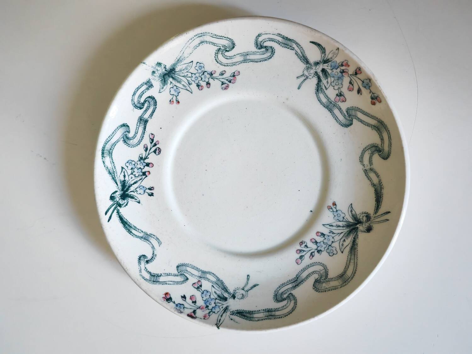 Soucoupe en terre de fer polychrome