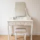 Coiffeuse vintage blanche avec tabouret et miroir