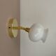 Applique globe vintage en opaline blanche
