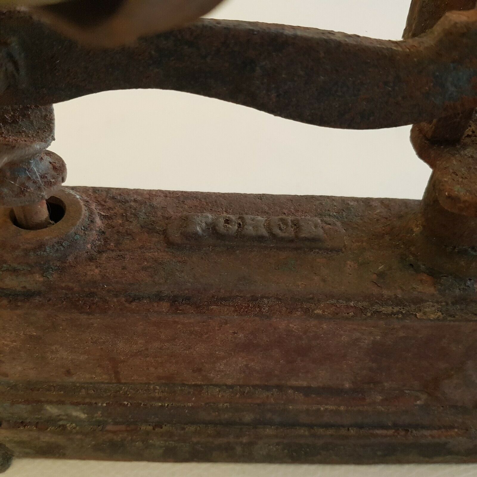 Old small scale in cast iron and copper