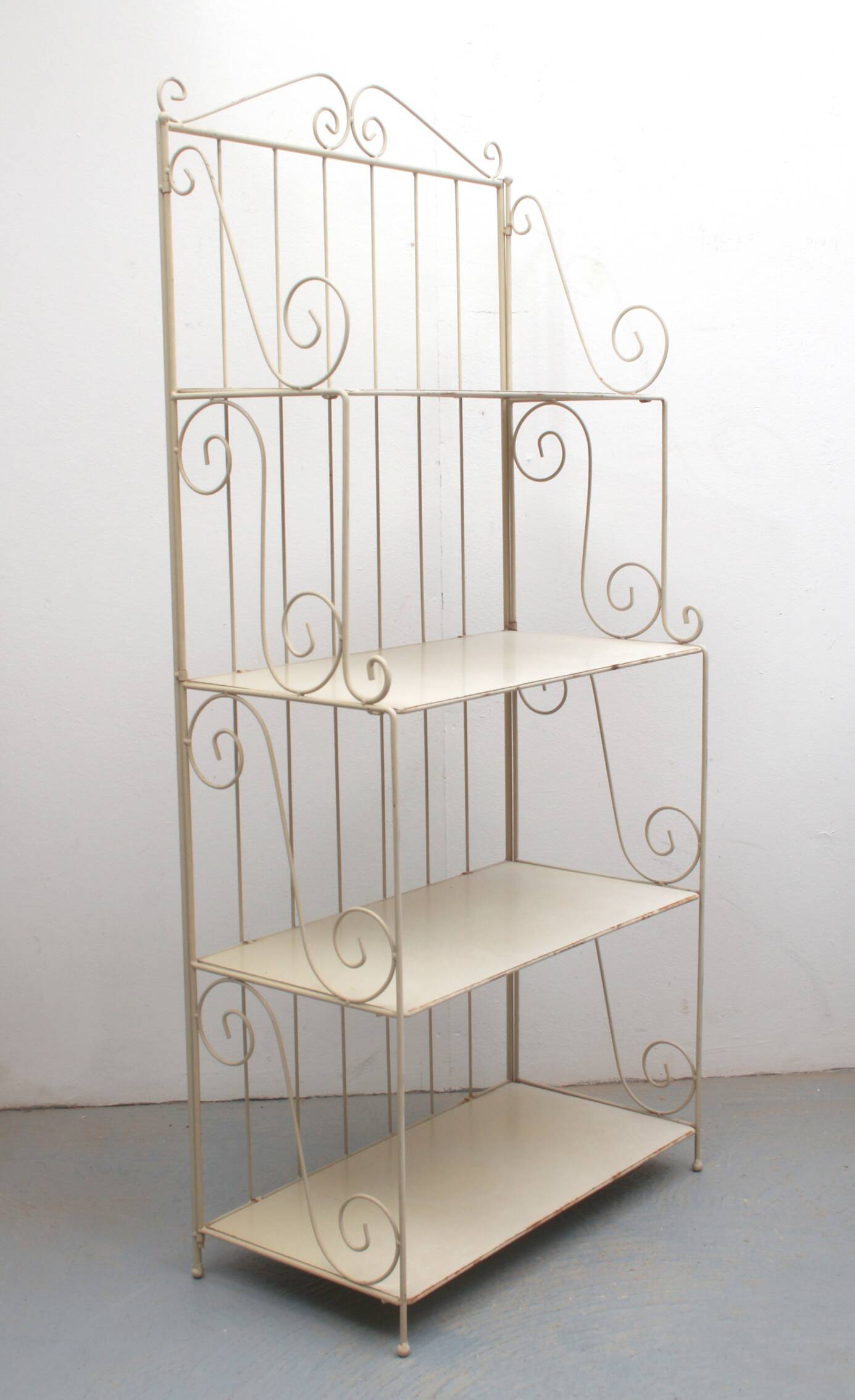 1950s shelf in metal Shabby Chic