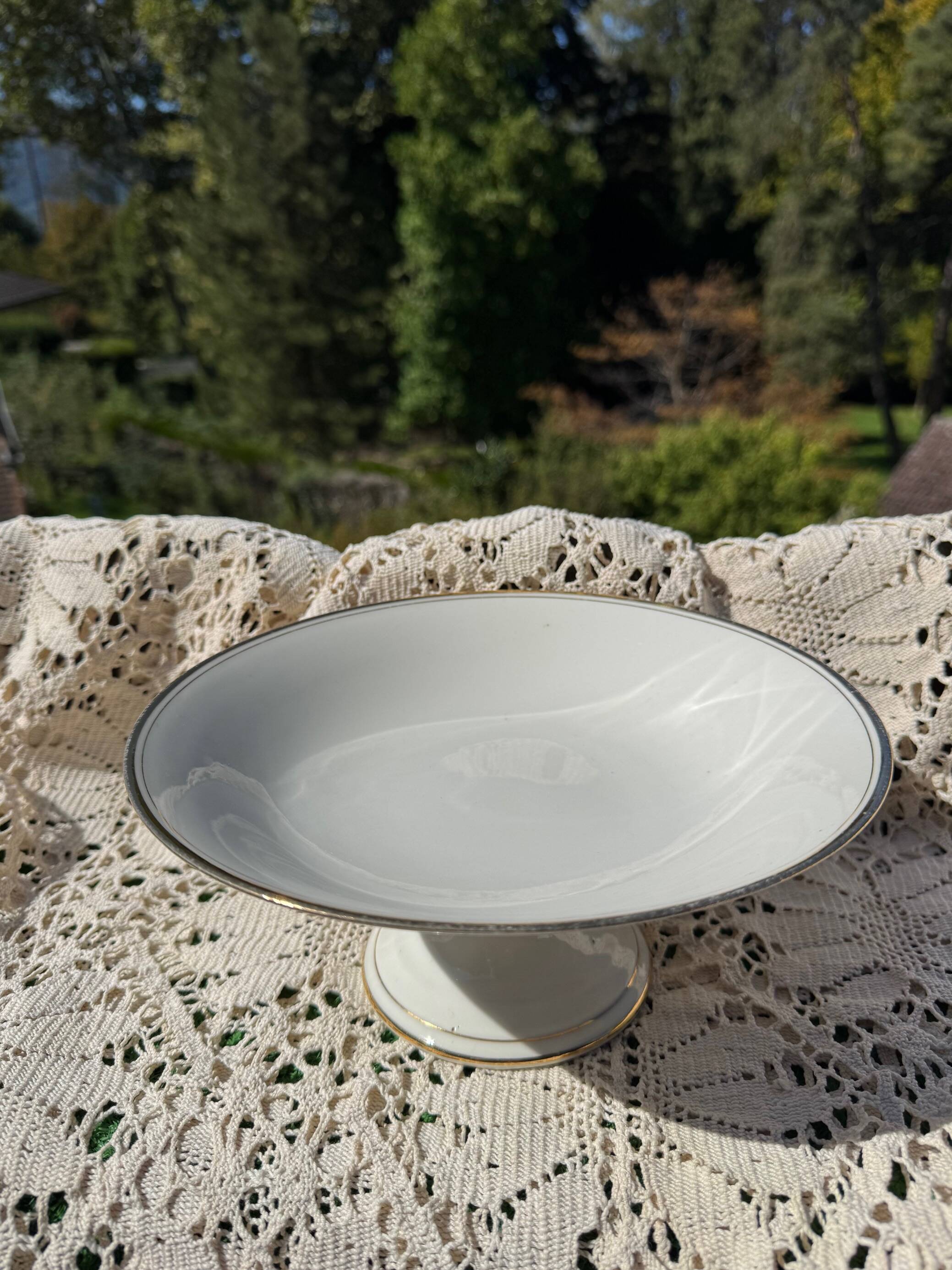 Porcelain fruit bowl, gilded
