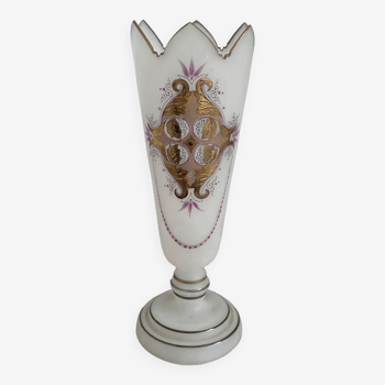 Vase en opaline