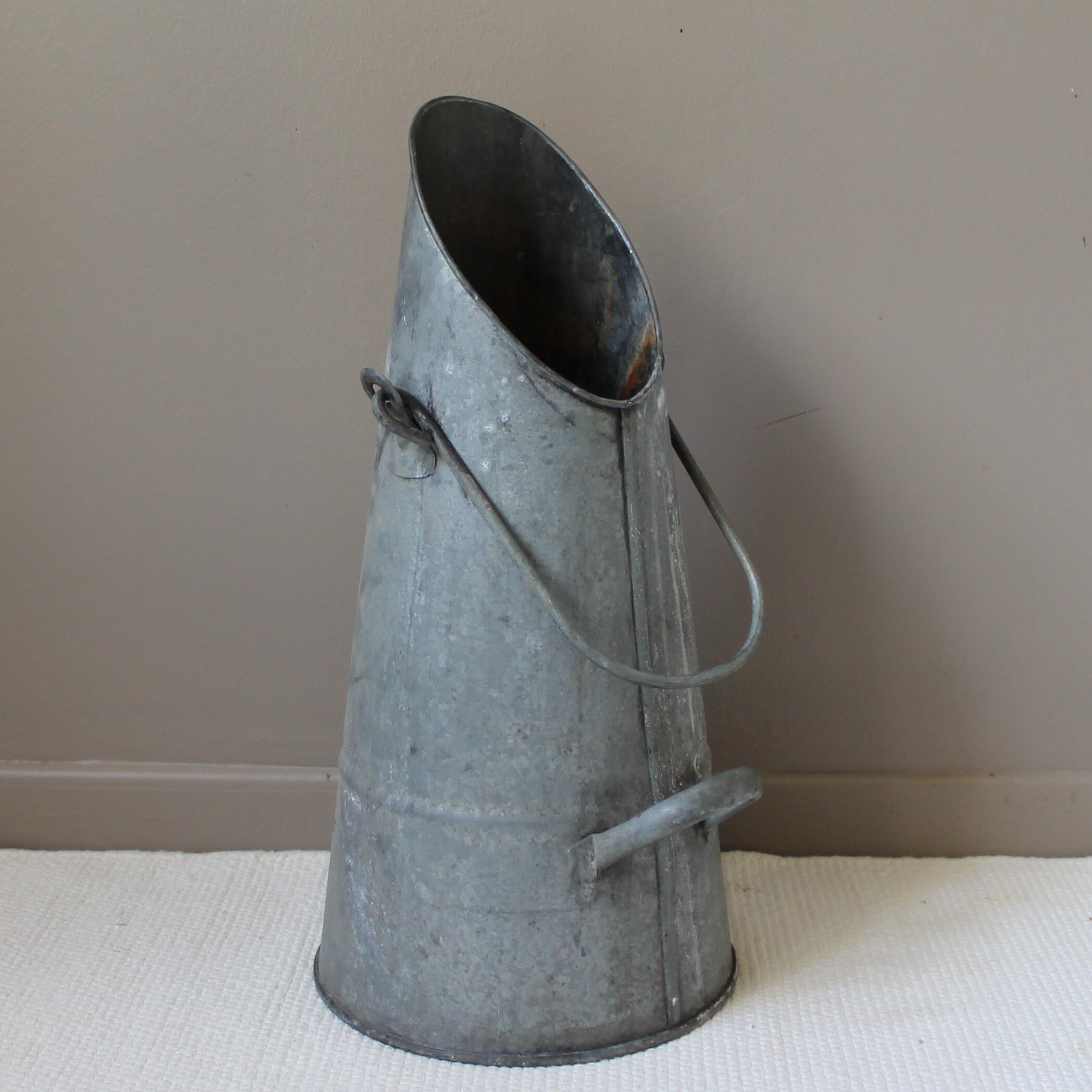 Seau à charbon vintage en zinc