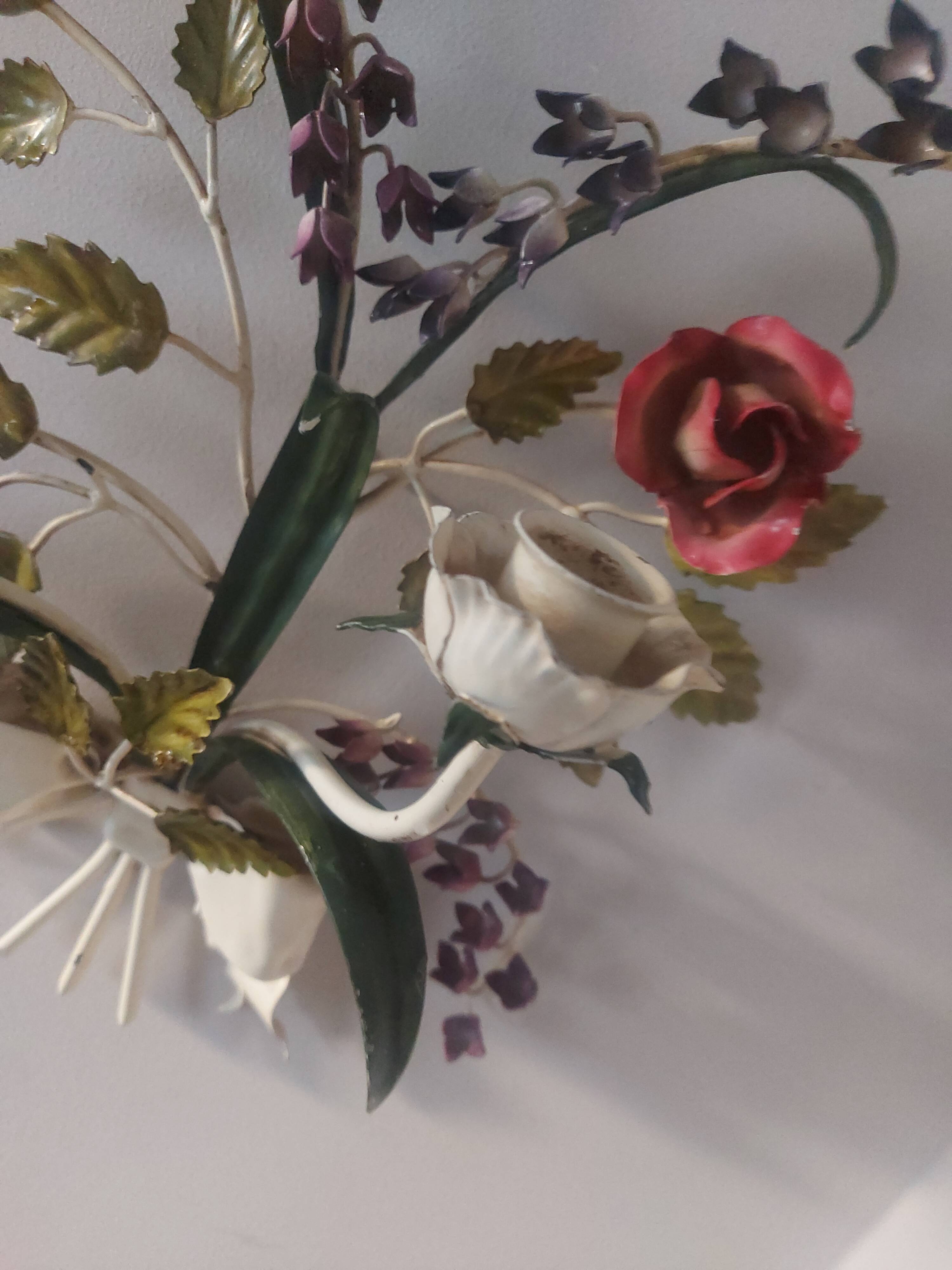 Bougeoir vintage mural décor de fleurs  en métal polychrome
