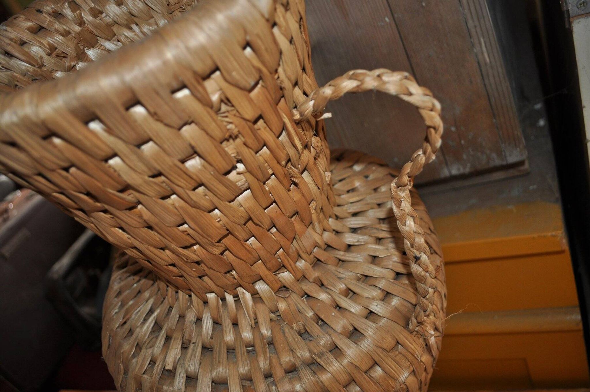 Large beige (wheat) woven wicker floor vase, Mid-Century style from the 1940s.