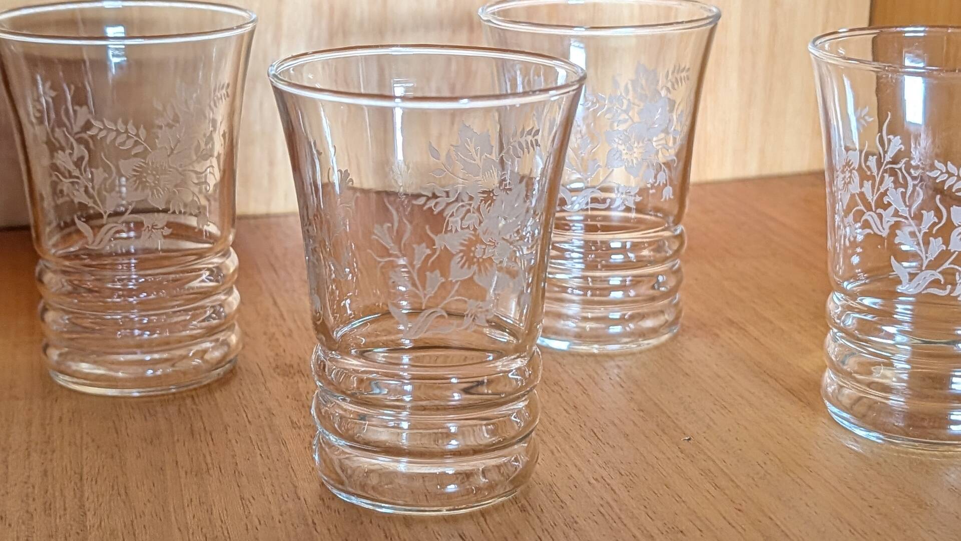 6 verres à eau gravés