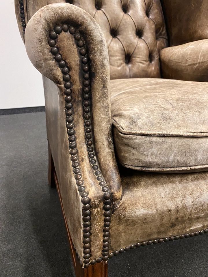 Xixth century  english georgian cigar leather wingback library chairs