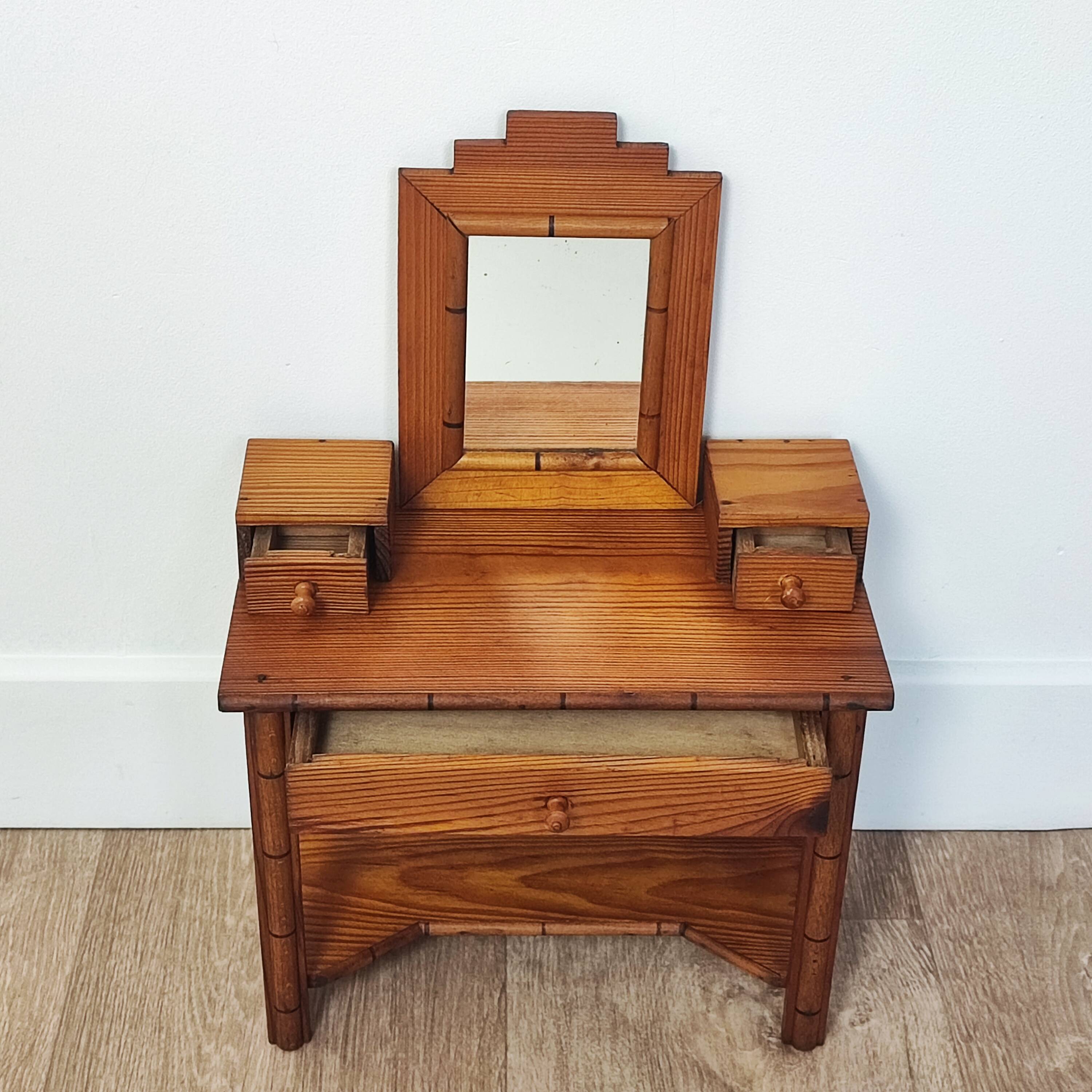Pichepin doll dressing table