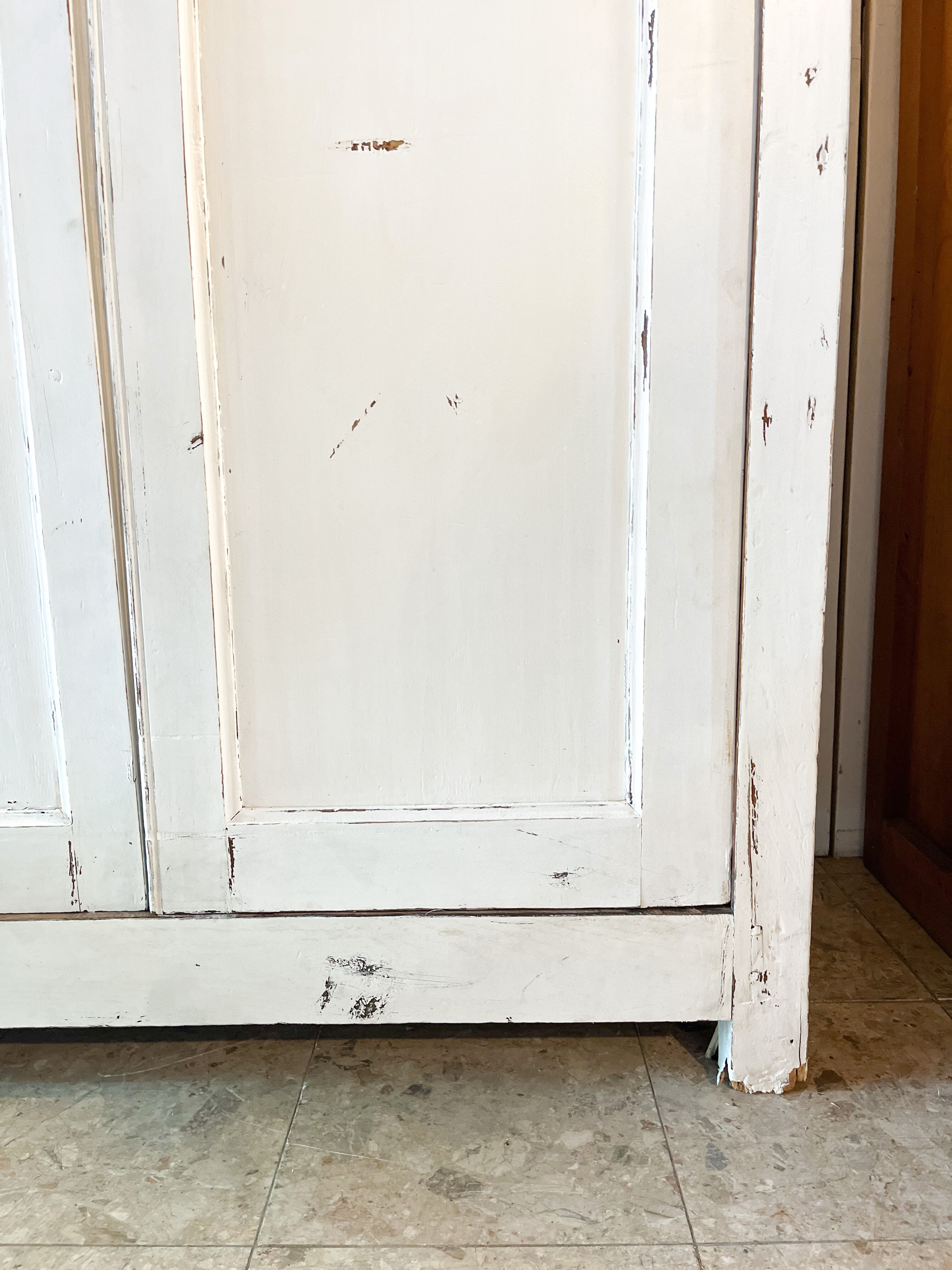 Armoire parisienne patine blanche