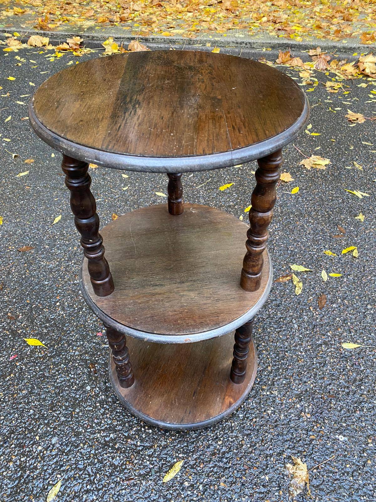 Vintage round shelf in solid oak, circa 1900