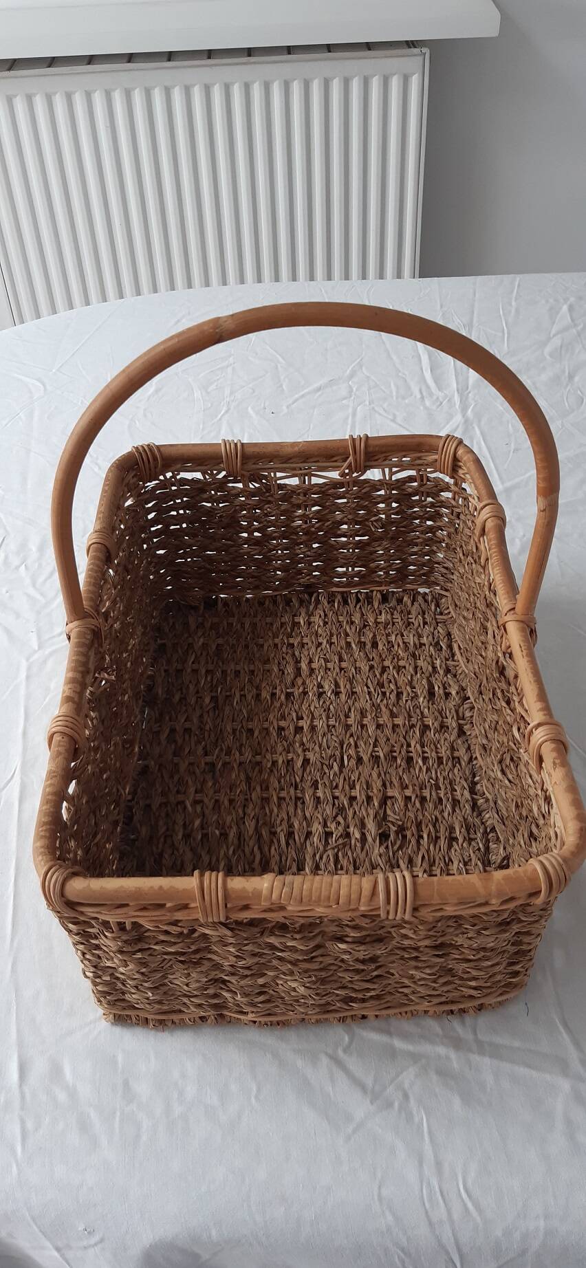 Old rectangular basket in wicker, rattan and woven straw