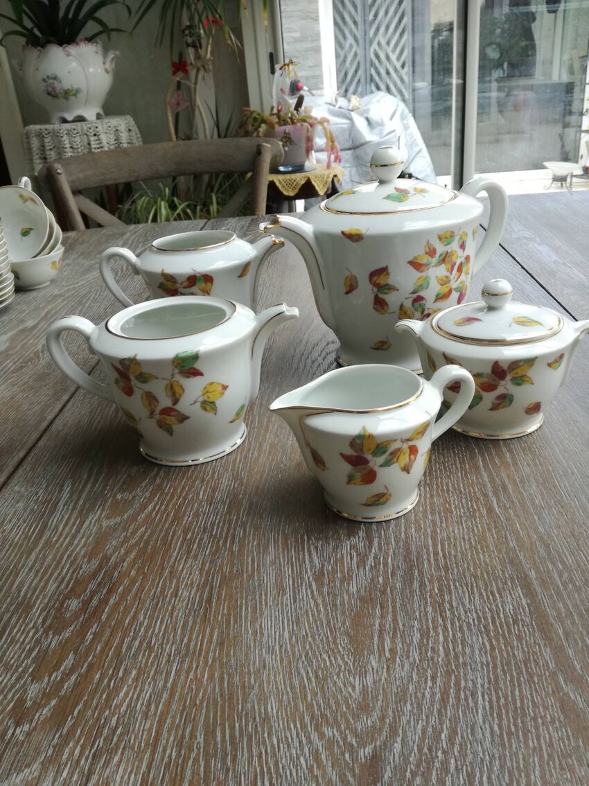 Service thé ou café et assiettes à gateau pour 12 personnes Porcelaine  Limoges