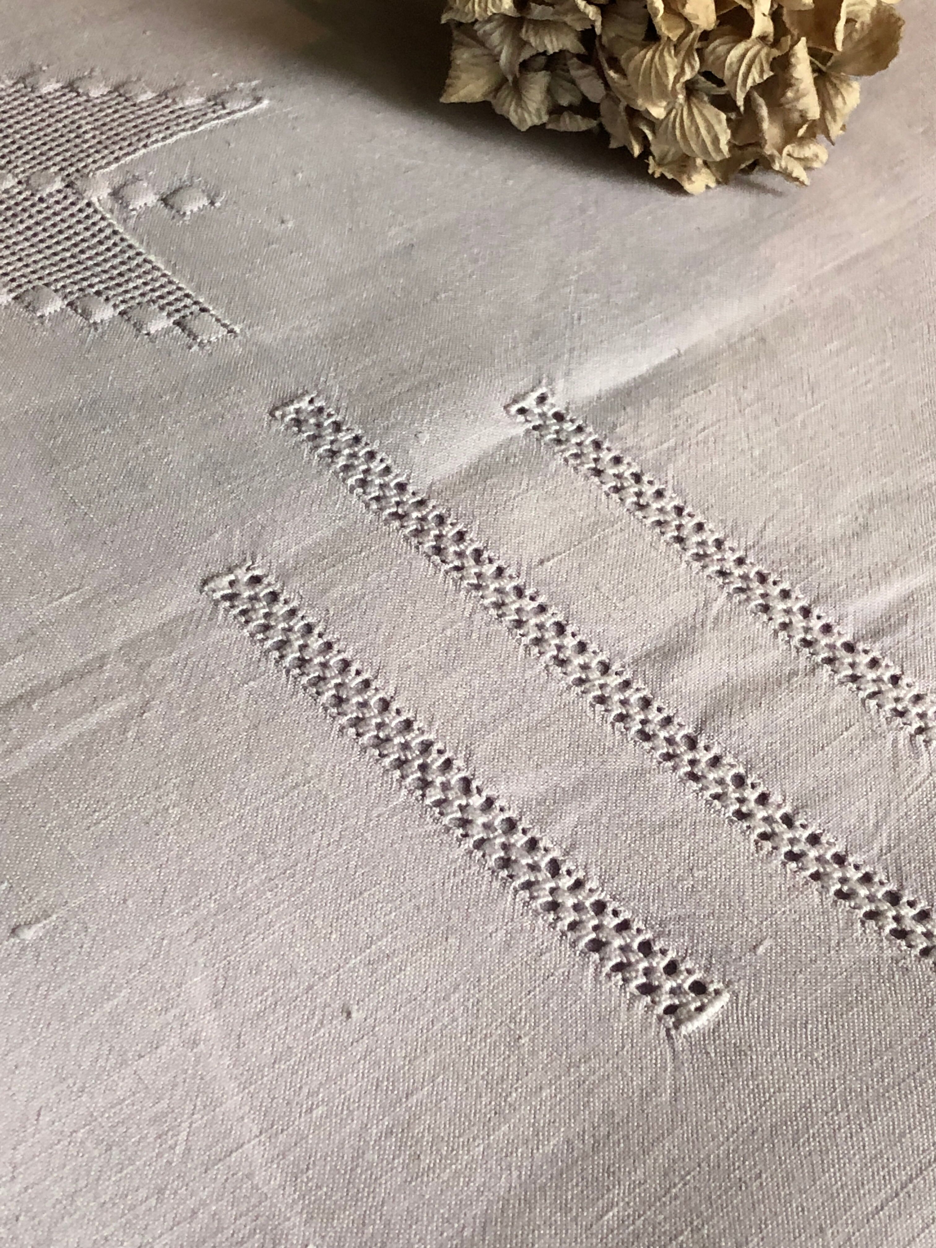 Antique sheet in pure linen tinted in mauve jacana