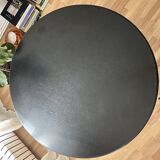Modern round dining table