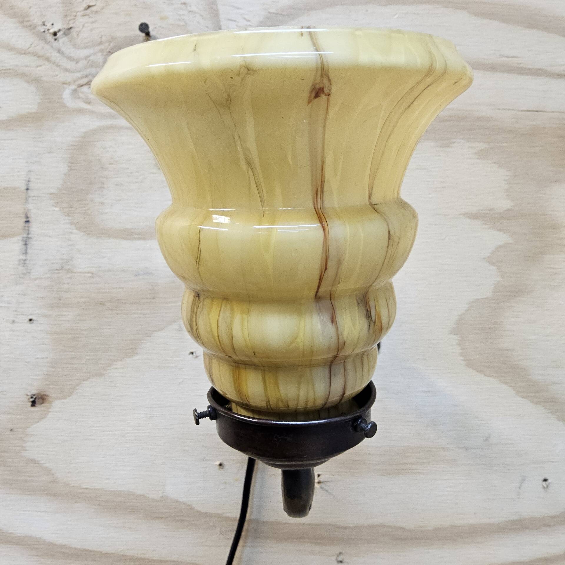 Lampe murale / lampe de nuit Art Déco antique (verre marbré)