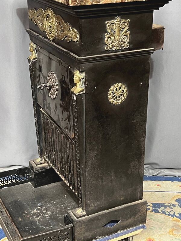 Poêle de style Empire.