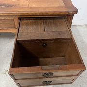 Bureau de style Louis XVI en bois de noyer Fin du XIX siècle