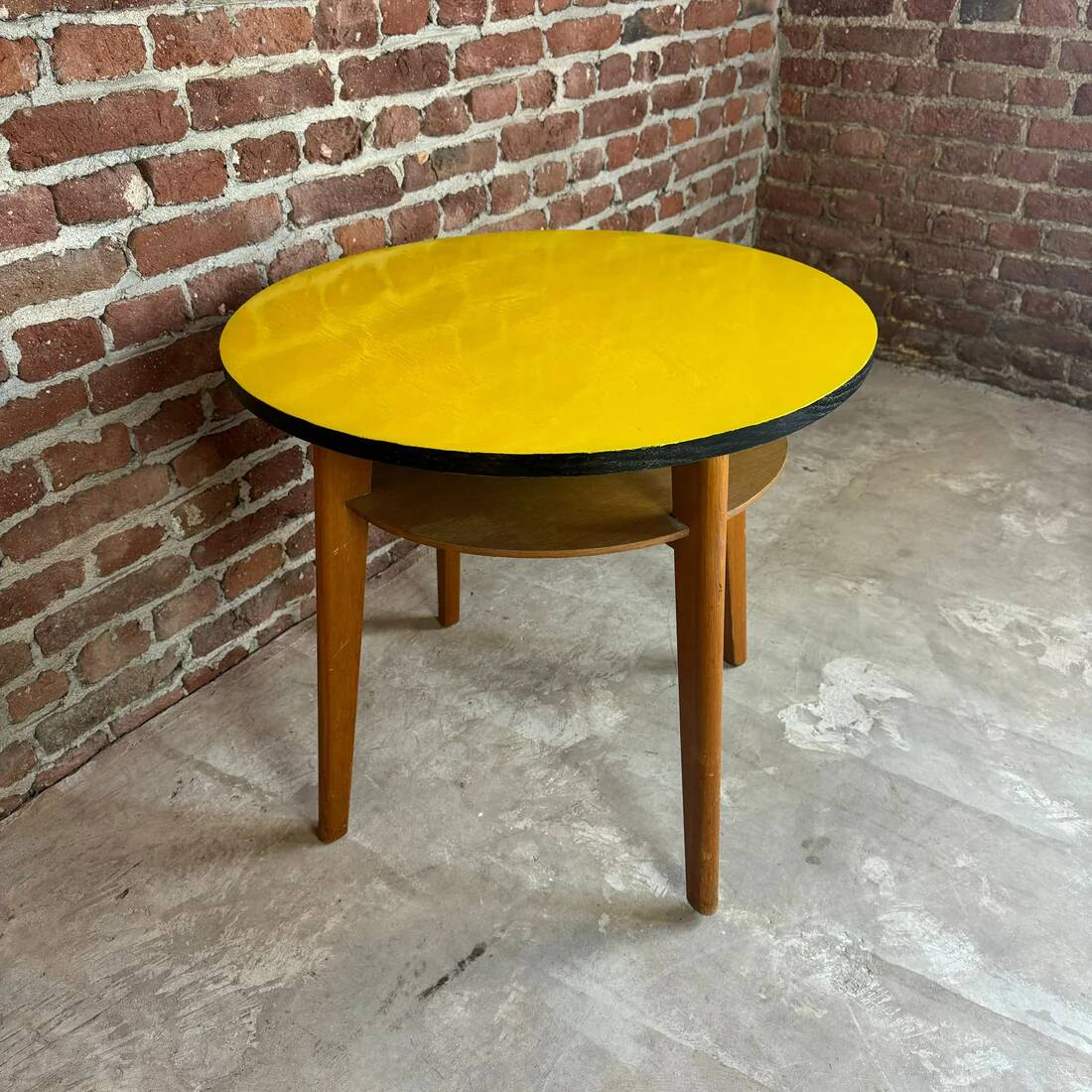 Vintage coffee table with shelf