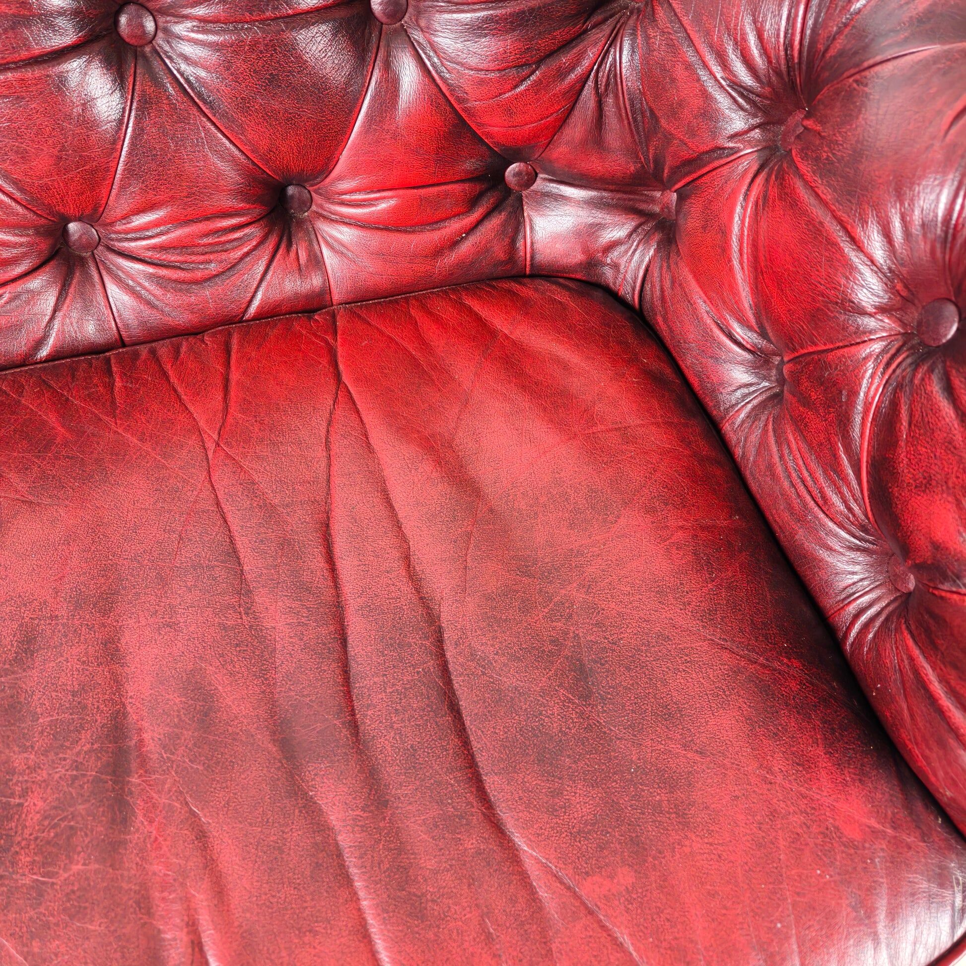 Red Chesterfield 2-seater sofa – oxblood leather