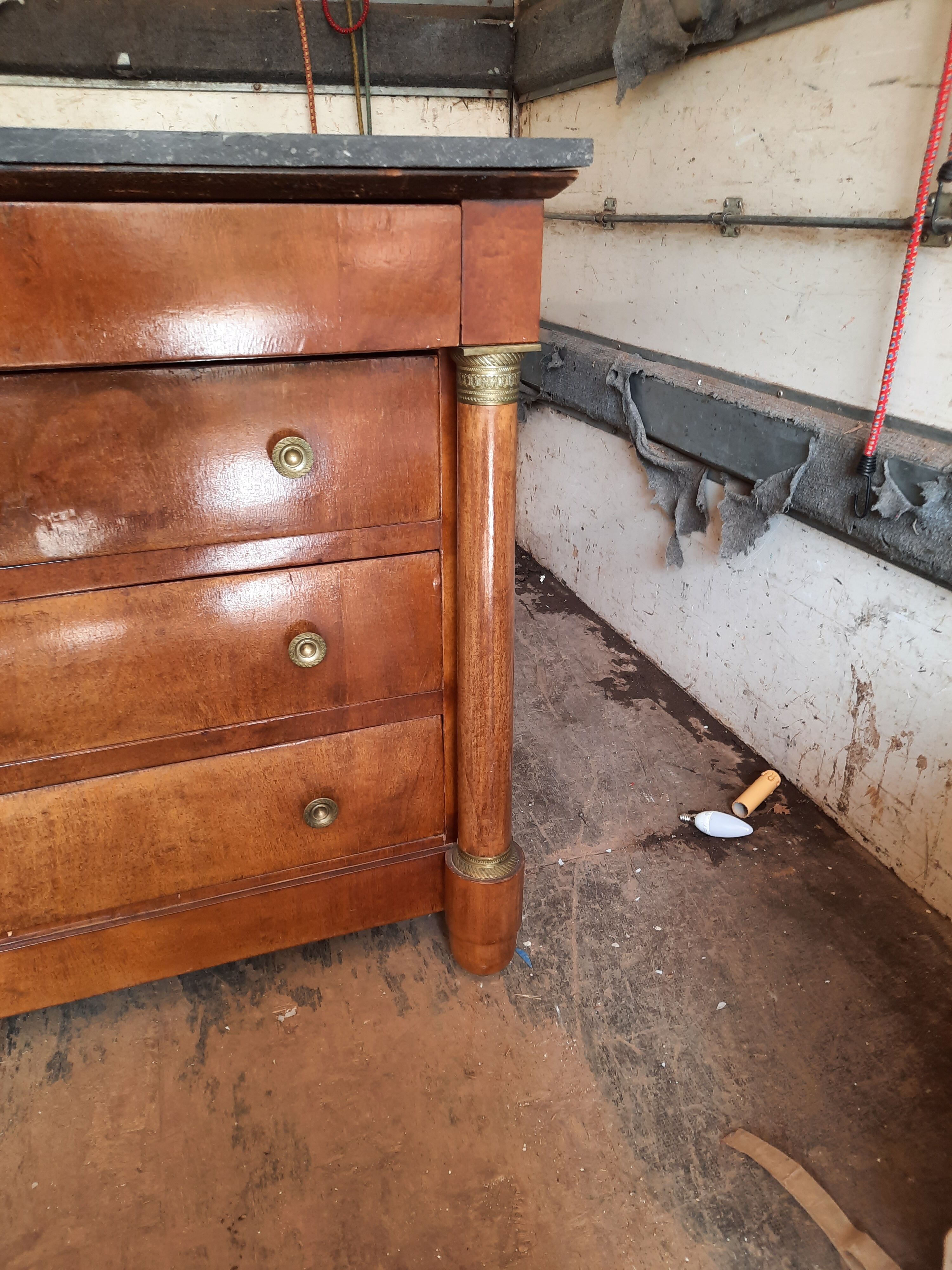 Empire style commodity