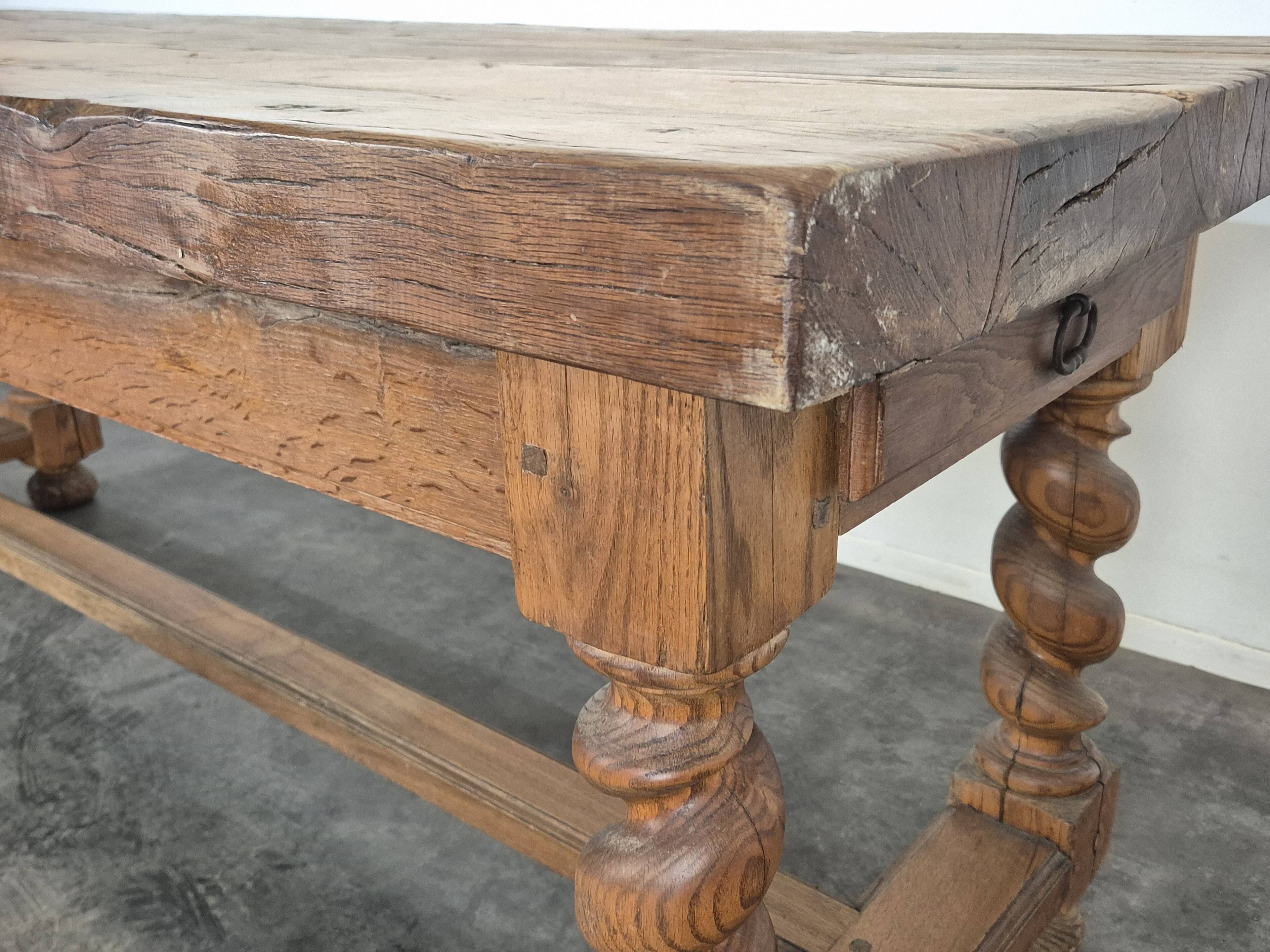 Table de ferme en chêne massif de style Louis XIII