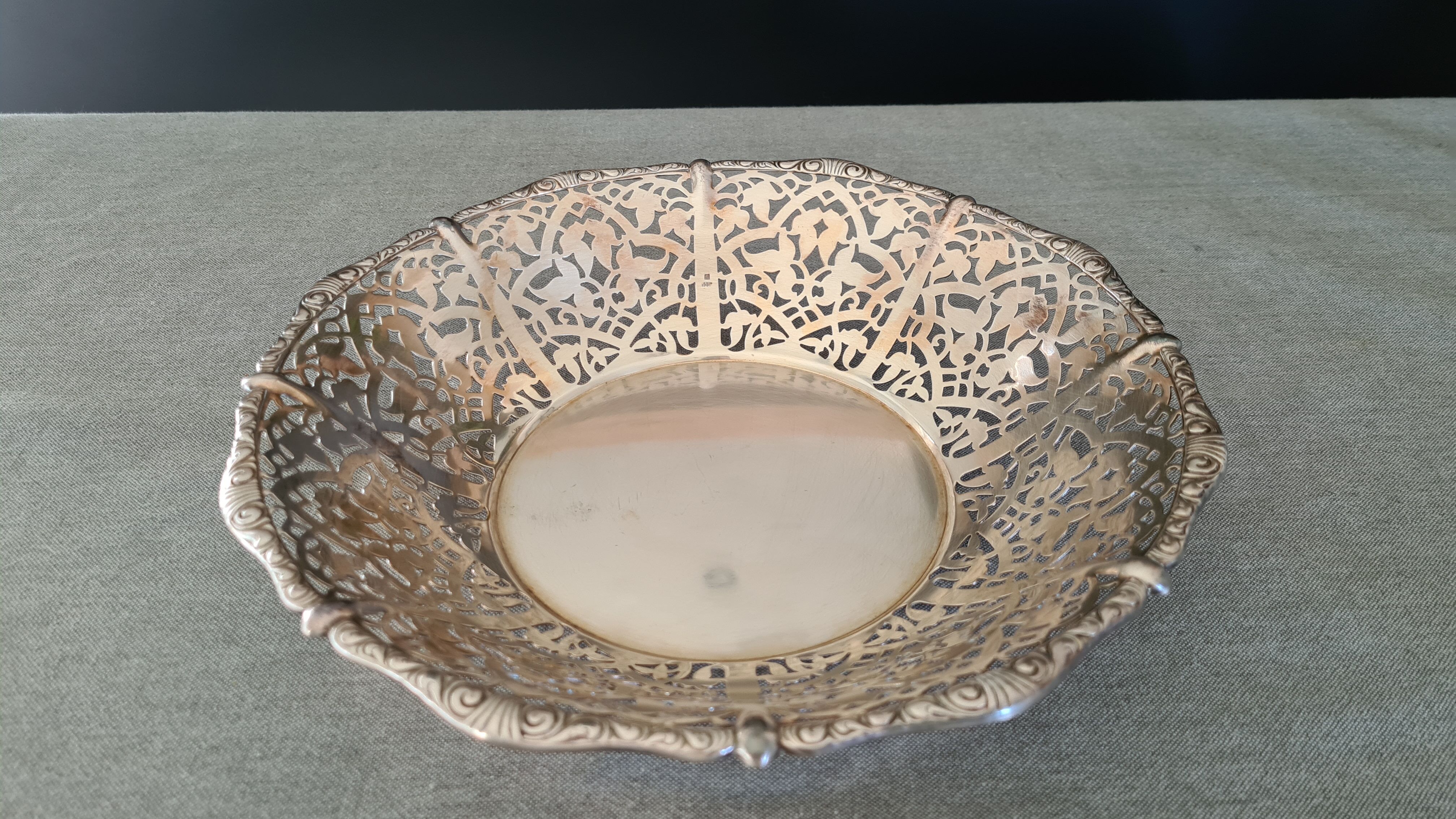 Bread basket, fruit... openwork in silver metal