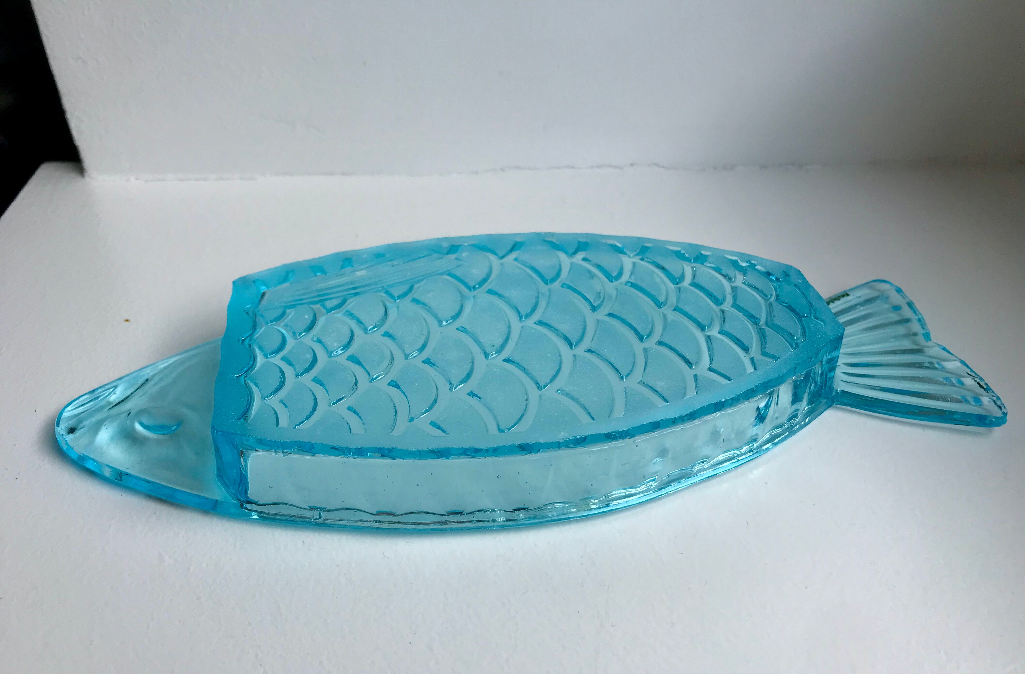 Fish pocket in turquoise blue glass 70s