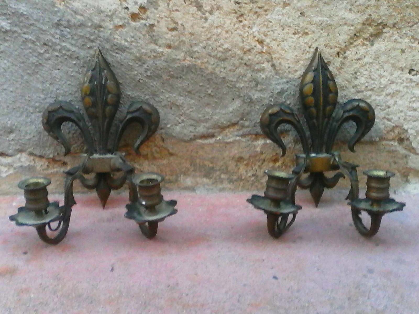"Fleurs-de-lis" wall lamps