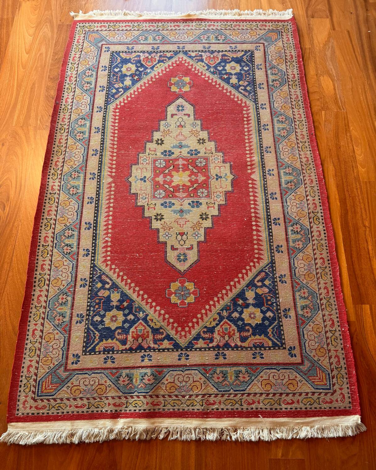 Vintage Sinkiang rug 224 cm x 136 cm
