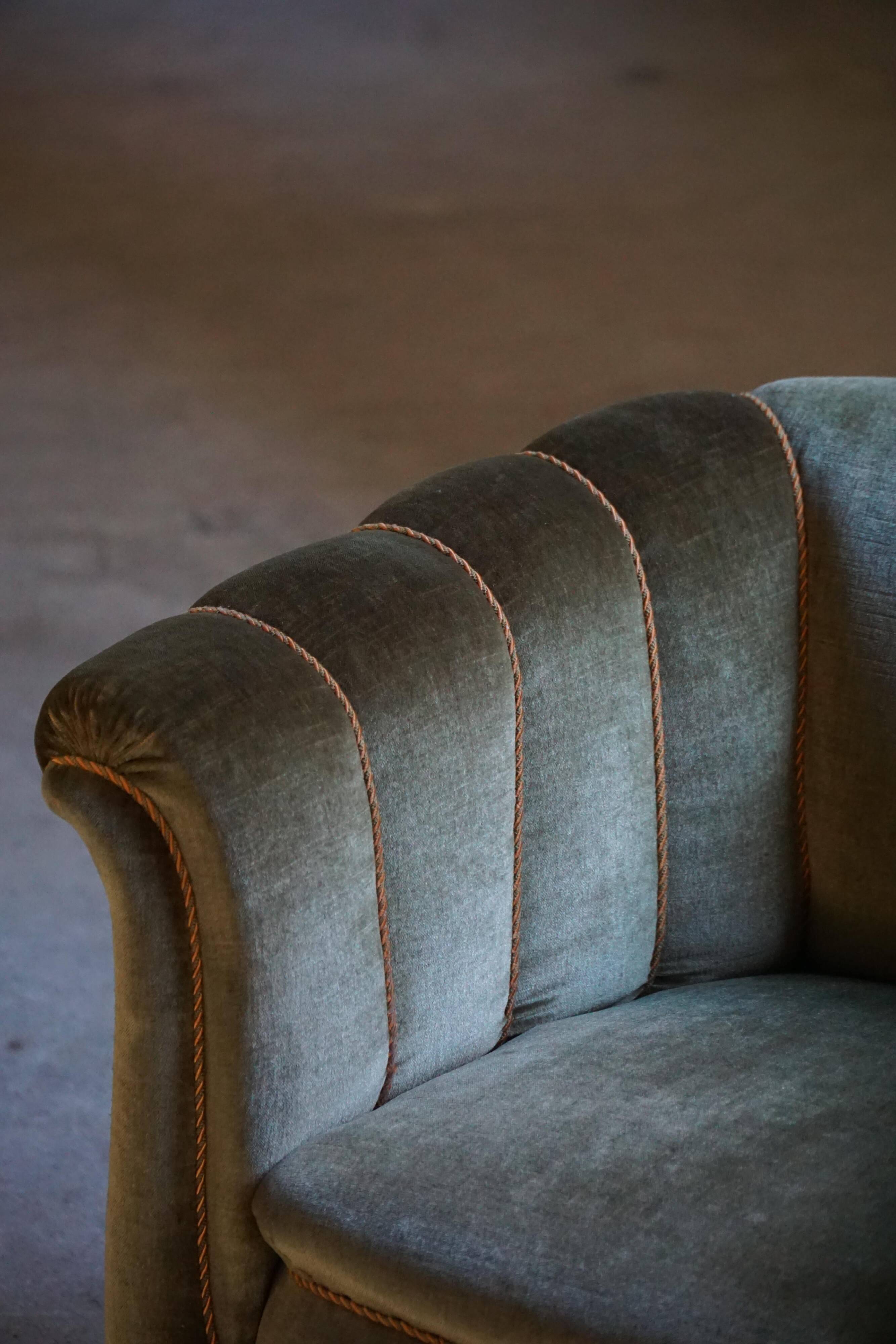 Mid-20th century, pair of Danish shell lounge chairs in green velvet, 1940s.