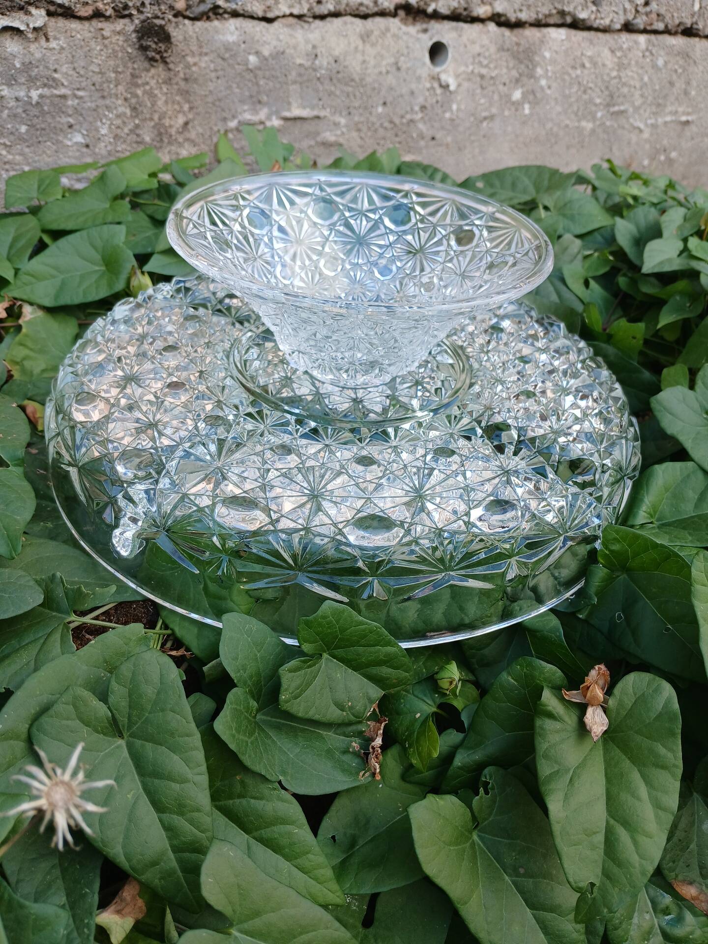 Plat apéritif vintage en verre moulé