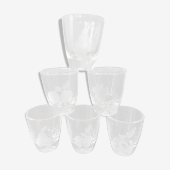 Lots of 6 small digestive glasses fruit engravings.