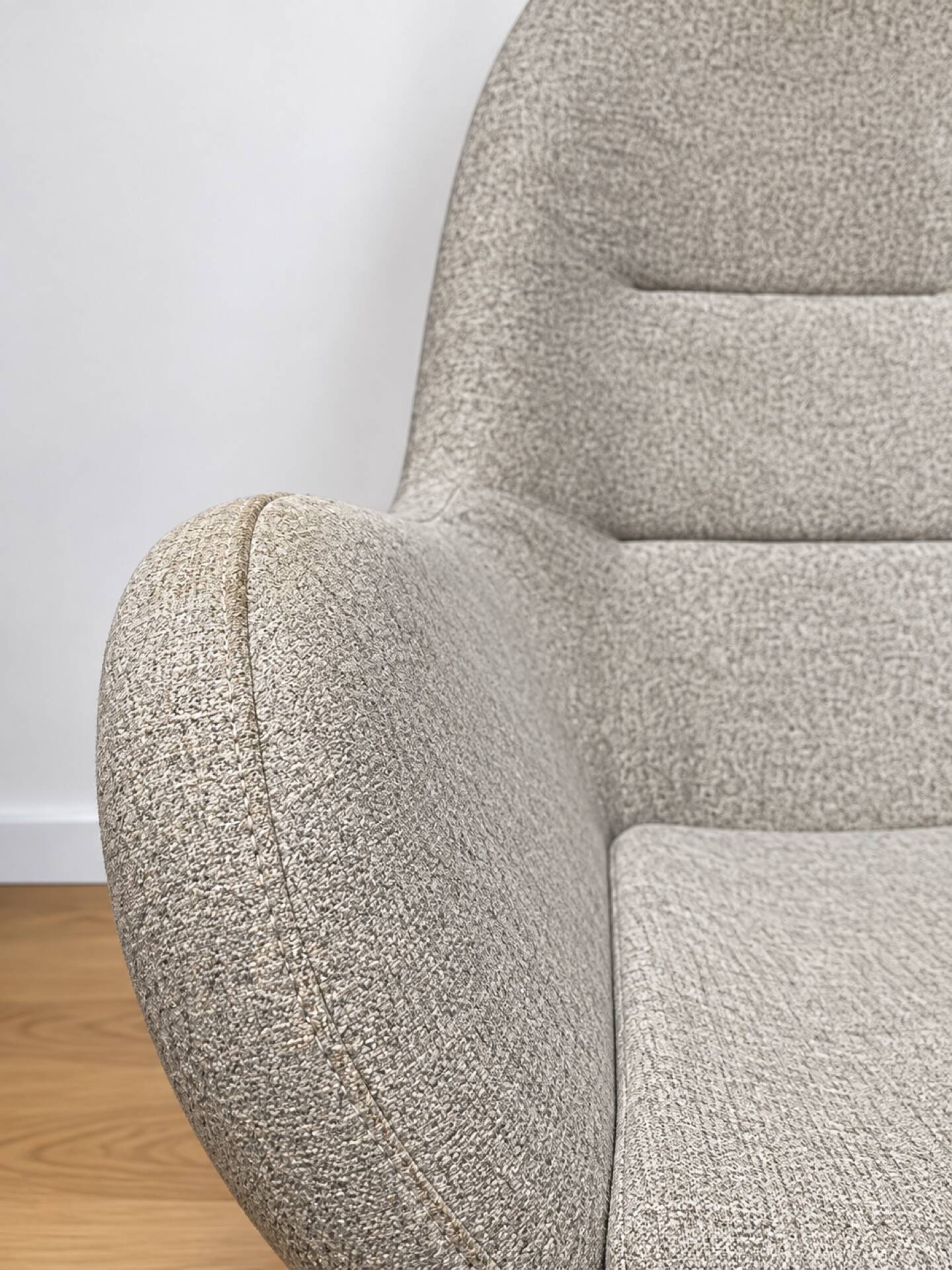 Columbus SCL1 lounge chair by Connection, 2015