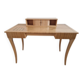 Contemporary desk with its tiered seating.