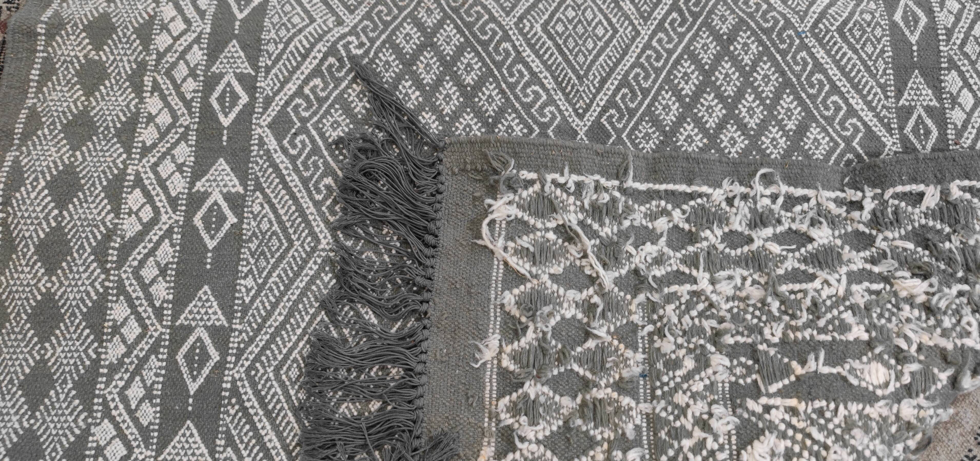 Handmade gray and white rug in natural wool