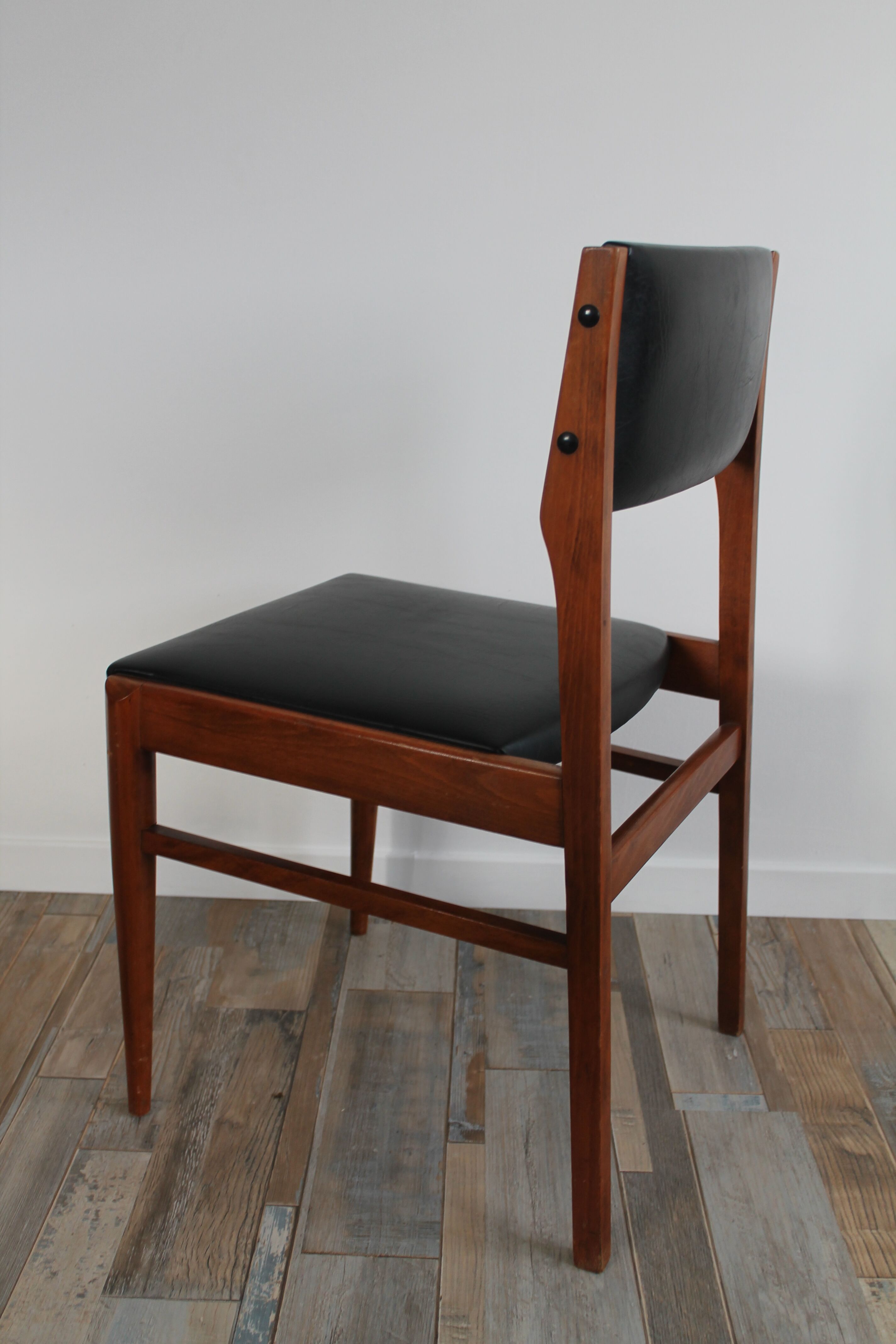 Lot of 4 Scandinavian chairs